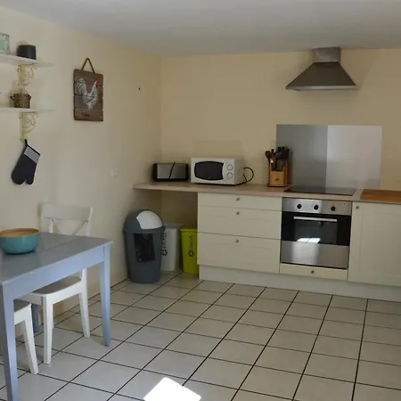 Grand Gite, Campagne, Piscine Et - Saumur 펜션
